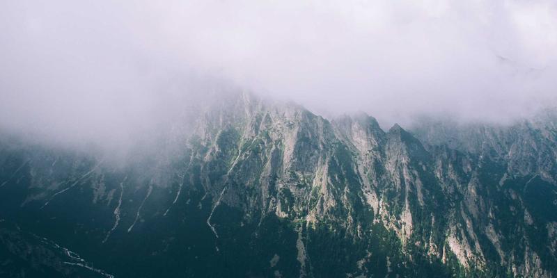 从云端到边缘:揭秘下一代网络架构如何驯服物联网数据洪流